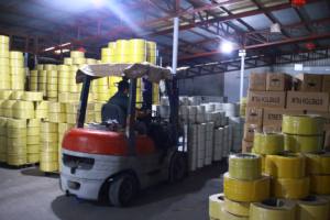 Rollo de flejado de plástico PET de Vietnam, longitud ajustable de alta calidad, estándar de exportación OEM ODM para uso de embalaje global - Product Image 2