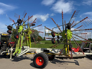 Râteau à fourches Claas Liner 3500 à 4 rotors, haute capacité, équipement agricole pour la manutention du fourrage, à vendre - Product Image 4