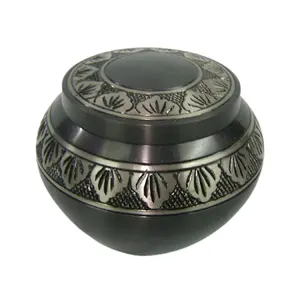 Cercueil Odyssey en laiton de qualité supérieure gravé à la main urne pour bébé avec logo personnalisé urne pour animaux de compagnie de style américain - Product Image 1