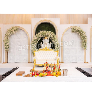 Scène de réception de mariage Fusion sud-asiatique vibrante scène de mariage juive avec touche traditionnelle décor de scène de fusion de mariage asiatique - Product Image 1