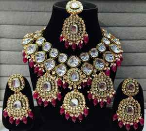 Ensemble de collier ras du cou Cundan indien traditionnel Collection de bijoux de mariée de créateur pour les mariages or comme matériau principal - Product Image 3