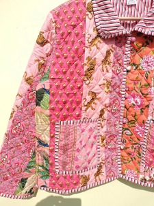 Fabricant et grossiste de vestes matelassées, vestes matelassées réversibles, patchwork rose en coton, veste réversible, vêtements d'extérieur - Product Image 6