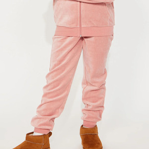 Chándal de tela de terciopelo suave para Niñas para inviernos Diseño de logotipo personalizado Mangas largas Tela cómoda y transpirable Color sólido - Product Image 3