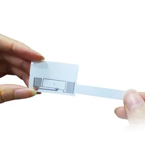 Varlık izleme yönetimi için yazdırılabilir uzun menzilli RFID etiket UHF yapışkan etiket beyaz LED