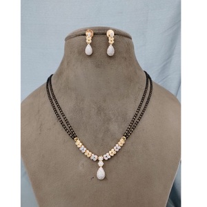 Ensemble Mangalsutra plaqué or double couche à la mode avec pendentif CZ et boucles d'oreilles assorties pour mariage et usage quotidien pour les femmes - Product Image 1