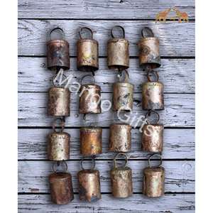 Lot en gros de clochettes en fer recyclé de 2,5 pouces de hauteur, finition antique rustique, son fort, autres articles d'artisanat - Product Image 3