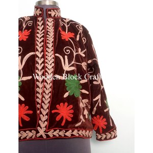 เสื้อแจ็คเก็ตกำมะหยี่สวยงามสำหรับผู้หญิง ลายปักดอกไม้  แจ็คเก็ตซูซานีสำหรับสาวๆ ใส่ไปงานปาร์ตี้ - Product Image 2