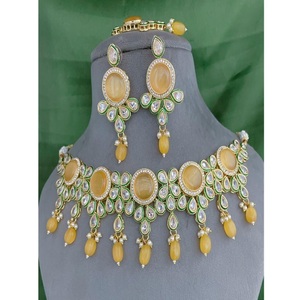Precioso conjunto de collar Kundan chapado en oro, pendientes y Tikka para mujer, joyería de diseñador para boda y fiesta - Product Image 1
