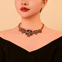 Collier de style vintage plaqué or, bijoux médiévaux haut de gamme, collier en cuivre incrusté de résine et de pierres précieuses, bijoux pour femmes