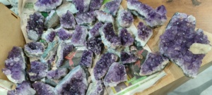 Pierre précieuse de guérison en grappe de cristal de quartz améthyste pour la décoration de la maison grappe d'améthyste décorative - Product Image 2