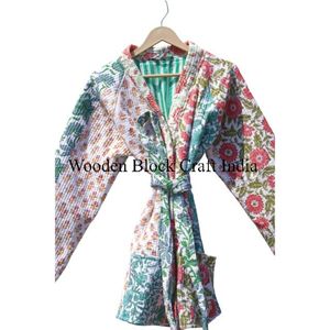 Chaqueta Acolchada Kantha de Algodón Indio Hecha a Mano, Chaqueta Corta de Invierno Reversible con Estampado Floral para Mujer, Kimono de Moda - Product Image 5