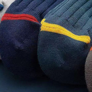 Vente en gros de chaussettes tricotées bon marché personnalisées pour hommes Chaussettes respirantes décontractées pour adultes Design solide pour le printemps, les affaires et l'hiver - Product Image 6