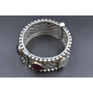 Brazalete abierto de aspecto occidental plateado de última moda de latón hecho a mano de alta calidad para niñas y mujeres - Product Image 4
