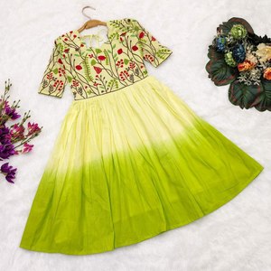 ให้ลูกของคุณก้าวไปสู่ประเพณีอันสดใสด้วยชุด salwar สำหรับเด็กที่ทำด้วยมือของเราซึ่งออกแบบมาเพื่อรวบรวมสีสัน/ความสะดวกสบาย - Product Image 3