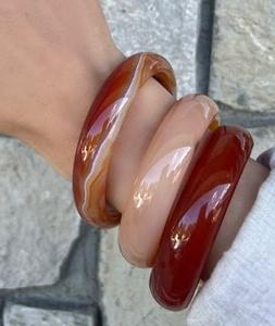 Colección de Brazaletes de Resina Elegantes y Tradicionales de Alta Demanda para Damas, Joyería con Acabado Brillante, Colores Personalizados para Negocios - Product Image 3