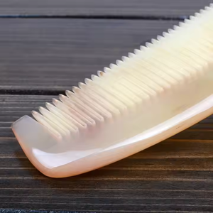 Peigne en corne naturelle 100% fait à la main de buffle antistatique sans enchevêtrement pour hommes femmes enfants cheveux par croissant artisanat - Product Image 2