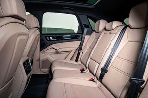 Genial Oferta: Coche Usado 2022 C-YENNE SPONSORED WESTMONT IL, Motor Automático de 8 Velocidades, Sonido de Motor Impresionante, 335 HP, 3L V6 - Product Image 4