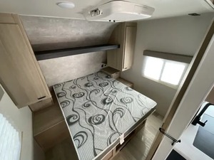 Remolque de Campamento Usado Winnebago M-i-n-n-i-e 2801BHS 2024 en Venta para Campamento y Viajes - Product Image 4