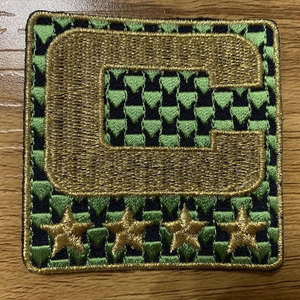 Écusson Capitaine C avec badge brodé de 4 étoiles d'or Écusson personnalisé à repasser ou à coudre pour maillots de sport et uniformes d'équipe - Product Image 4