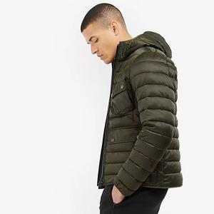 MOQ bajo Servicio OEM personalizado Chaqueta acolchada para hombre Cómoda chaqueta bomber con capucha ajustada Técnicas teñidas lisas Último diseño - Product Image 5