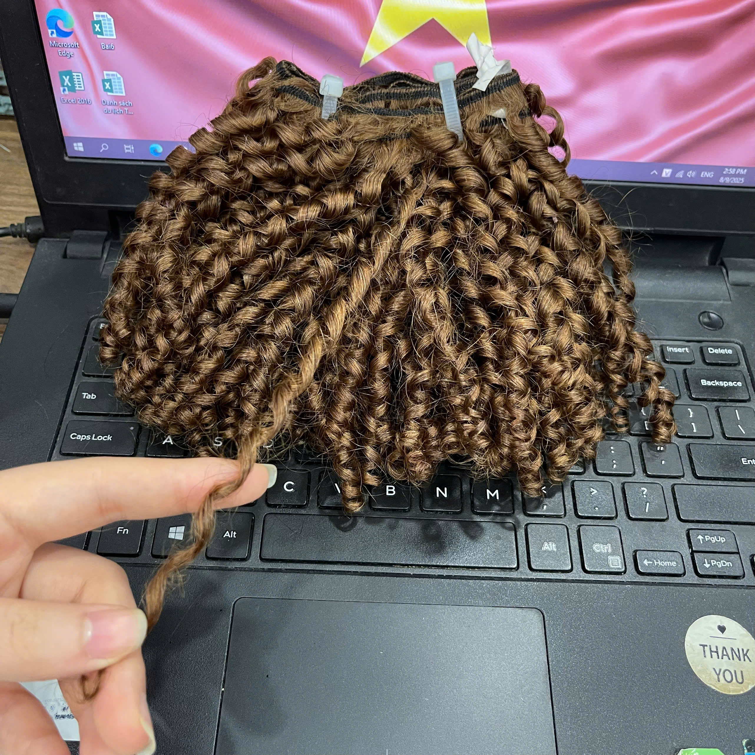 ผมสีน้ำตาล