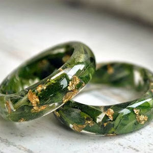 Bague élégante en bois et résine, bijoux de luxe modernes, rangement artisanal en bois avec finition époxy, couleur et taille personnalisées pour mariage et fête - Product Image 1