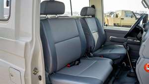Elegante Toyota Land Cruiser Serie 70 V6 SUV 2024 de segunda mano, listo para envío - Product Image 4