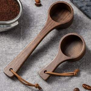 Cuillère à café en bois simple, devenue un compagnon quotidien pour des moments de préparation de café agréables dans les cuisines chaleureuses, toujours aujourd'hui - Product Image 3