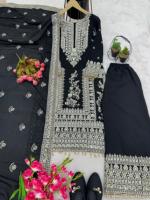 Présentation de la nouvelle collection de créateurs : Soie, broderie lourde, travail de sequins, design ethnique moderne, pour fêtes et festivals, entièrement cousu.