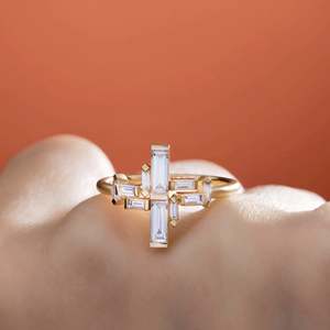 Duo Baguette เพชร18K แหวนทองโรแมนติกหรูหราทางศาสนาคลาสสิกรูปทรงเรขาคณิตมงกุฎมรกตตัด IGI ได้รับการรับรองกรงเล็บชุบ - Product Image 1