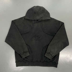 Sudadera con capucha de punto lavado negro liso con diseño de borde crudo para la temporada de invierno - Product Image 1