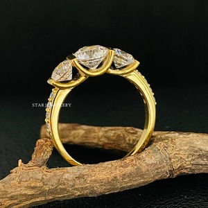 แหวนหมั้นทองคำแท้ 14K ประดับเพชรทรงกลมแบบ CVD สามเม็ด พร้อมใบรับรอง IGI ดีไซน์หรูหราสไตล์คริสเตียน - Product Image 1