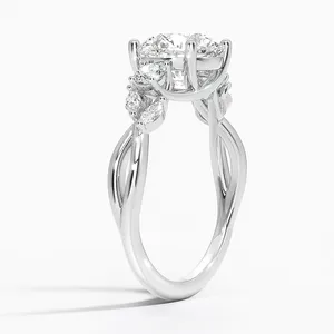 แหวนหมั้นสแตนเลสประดับเพชรเซอร์คอนสามเม็ด ดีไซน์น่ารักเหมาะสำหรับทุกโอกาสพิเศษ - Product Image 3