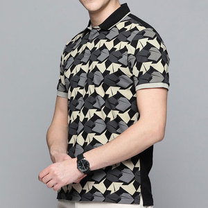 Polo à motif géométrique élégant |   T-shirt personnalisé pour homme |   Polo haut de gamme à col noir, style urbain - Product Image 2
