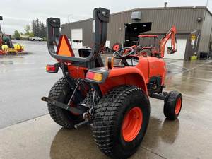 Tractor Compacto Utilitario 4x4 L2501F 2024 - 24.8HP con Bomba y Motor para Trabajo Agrícola Versátil - Product Image 6