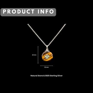 Colgante de Trébol de Cuatro Hojas en Plata de Ley 925 |   Ojo de Tigre Natural y Tsavorita |   Joyería Fina Personalizada OEM |   Cantidad mínima de pedido: 5 piezas - Product Image 2