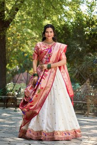 ผ้าแจ็คการ์ดผ้าไหม Paithani Lehenga - Product Image 3