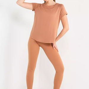 T-shirt en coton de haute qualité pour femmes coupe ajustée décontracté à manches courtes pour l'entraînement d'été nouveauté chemises de gymnastique teintes unies - Product Image 3