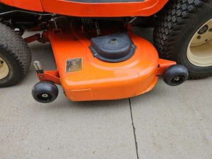 Tractor Cortacésped Kubota GR2120 para Granja y Jardín con Brazo Hidráulico y Motor, Garantía de 2 Años - Product Image 5