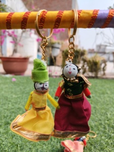 Artesanías marioneta par llavero para Navidad Regalo de Cumpleaños especial para niños llavero de madera Rajasthani hombres mujeres hecho a mano - Product Image 4