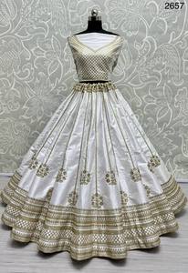 Lehenga choli ปาร์ตี้ที่มีการเย็บปักถักร้อย zari ทำงานและ dori - Product Image 2