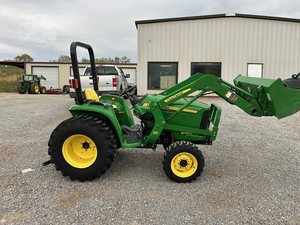 JOHN DEERE 3038E 2012 | Entrega Rápida Tractor John Deere 3025E - Product Image 3