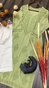 TOP EN RAYONNE TENDANCE AVEC FIL DE COTON BRODÉ TRAVAIL ET PANTALON KURTA COMBINAISON ÉLÉGANTE DE COULEURS CASUAL DAILY WEAR ROBE SUIT - Product Image 4