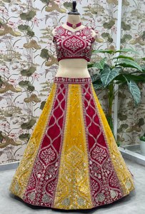 Lahenga Choli de Seda Vichitra con Dupatta para Novia, Estilo Cultural Gujara, con Bordado y Secuencia Multicolor, Especial para la Festividad de Navratri - Product Image 5