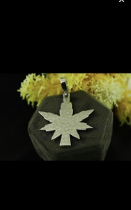 Colgante de Diamantes de Moda para Hombre, Hecho con Detalles de Precisión y un Fuerte Carácter Sofisticado, de la India - Product Image 3