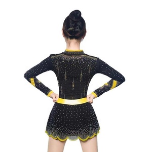 Uniforme Cheer de diseño personalizado con tela de rendimiento transpirable y ajuste Atlético Ideal para porristas competitivas - Product Image 2