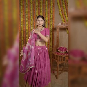 Lanzamiento 2025: Lehenga Choli de Algodón Especial Navratri para Mujer, 6 Metros, Estilo Elegante para Fiestas, Secado Rápido - Product Image 1