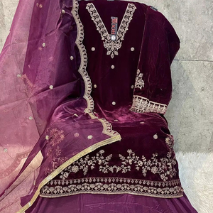 Velvet Glam Heavy Shalwar Kameez avec filet élégant Dupatta Soft Santoon Bottom Vêtements d'hiver de style indien en 6XL - Product Image 1