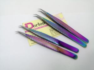 Pinzas para pestañas recubiertas de arcoíris con agarre de diamante, pinzas para pestañas con etiqueta personalizada privada de acero inoxidable de 45 grados en Pakistán - Product Image 3