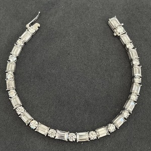 Pulseras de diamantes de moissanita con corte esmeralda y forma redonda en forma de fantasía blanca, hermosa pulsera de plata esterlina, regalo para hombres y mujeres - Product Image 2